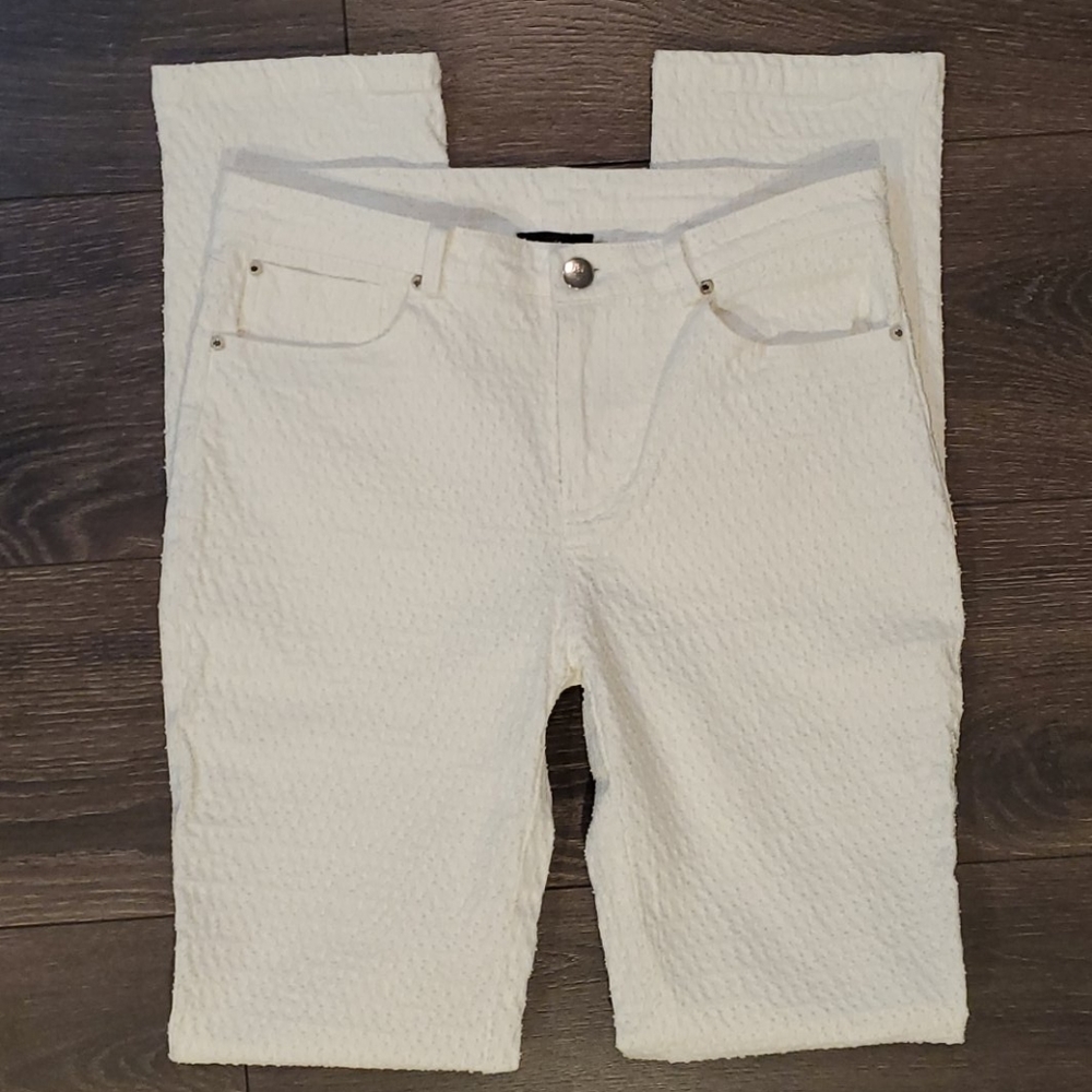 2x$30- Slim White Women's Skinny Jeans with Textured Finish